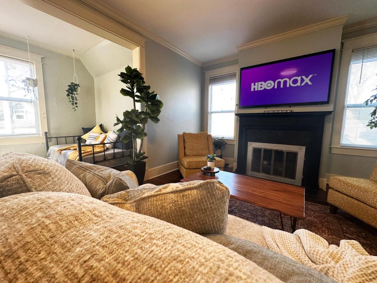 Luxury Lenox Townhouse Apartment *