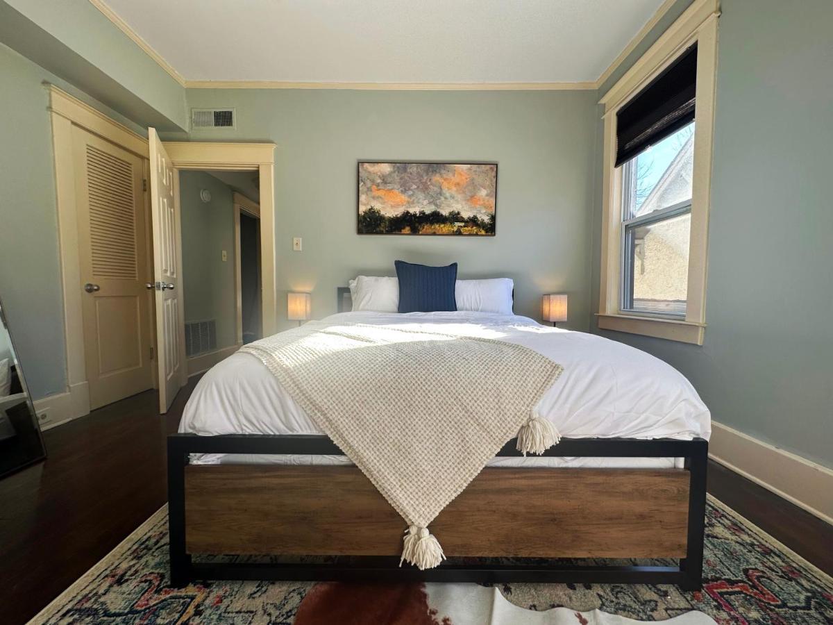 Luxury Lenox Townhouse *